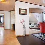 Haus Moeslang 아파트 *